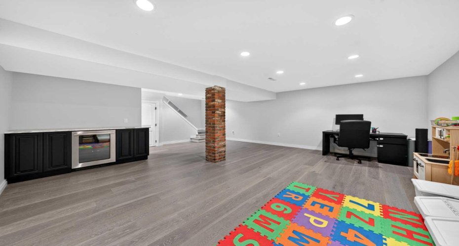4819 Vanguard Road, Calgary, Alberta T3A 0R5, 4 Bedrooms Bedrooms, ,4 BathroomsBathrooms,Residential,For Sale,Vanguard,A2325600