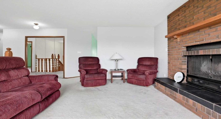 5227 55 Avenue, Eckville, Alberta T0M0X0, 3 Bedrooms Bedrooms, ,2 BathroomsBathrooms,Residential,For Sale,55,A2325607