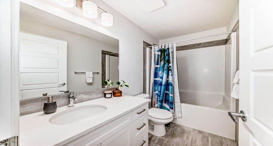 Upper floor bathroom