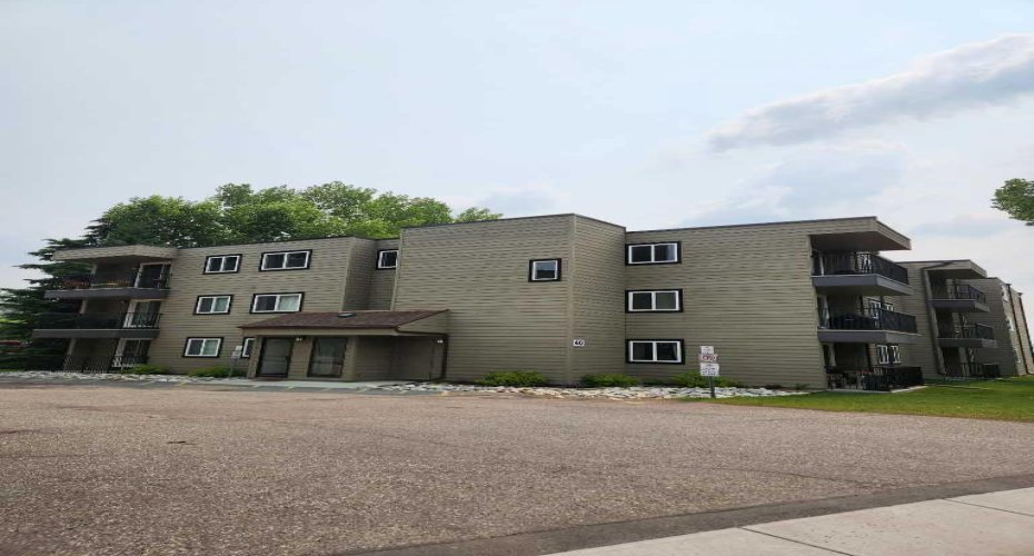 40 Glenbrook Crescent, Cochrane, Alberta T4C 1T2, 2 Bedrooms Bedrooms, ,1 BathroomBathrooms,Residential,For Sale,Glenbrook,A2326225