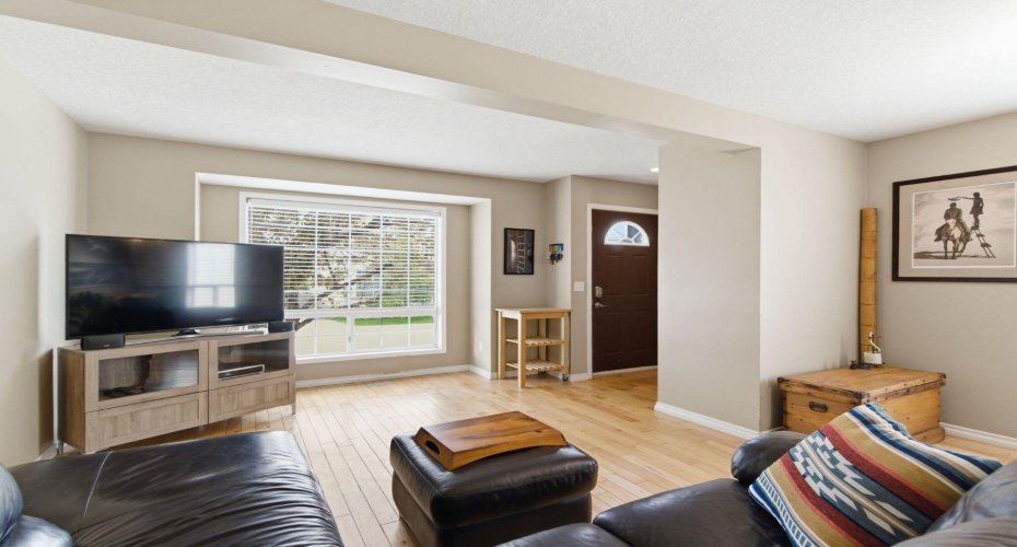 90 Coventry Lane, Calgary, Alberta T3K4G4, 3 Bedrooms Bedrooms, ,2 BathroomsBathrooms,Residential,For Sale,Coventry,A2314767