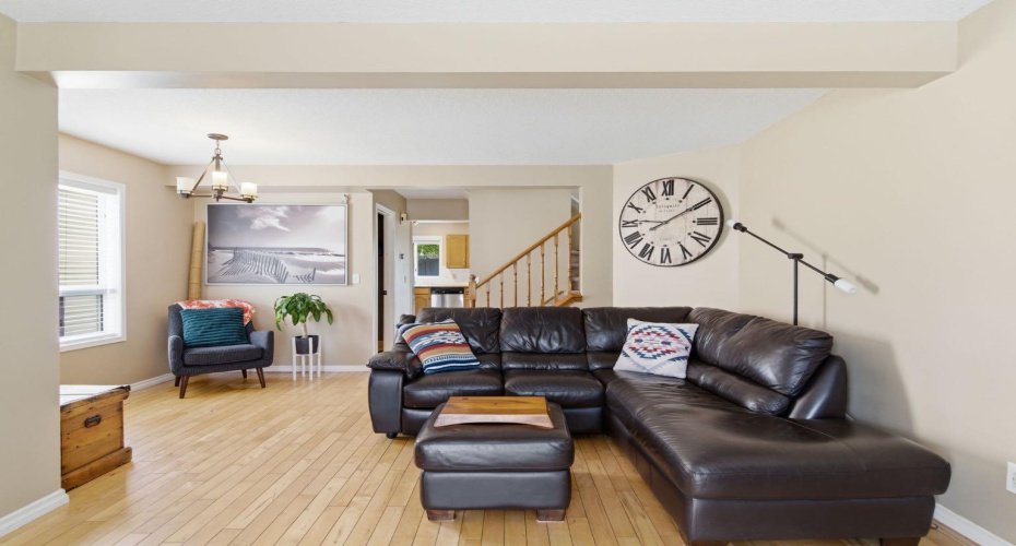 90 Coventry Lane, Calgary, Alberta T3K4G4, 3 Bedrooms Bedrooms, ,2 BathroomsBathrooms,Residential,For Sale,Coventry,A2314767