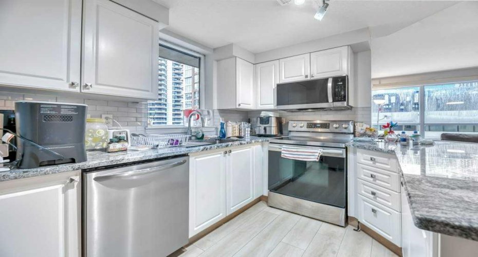 683 10 Street, Calgary, Alberta T2P 5G3, 2 Bedrooms Bedrooms, ,2 BathroomsBathrooms,Residential,For Sale,10,A2316040