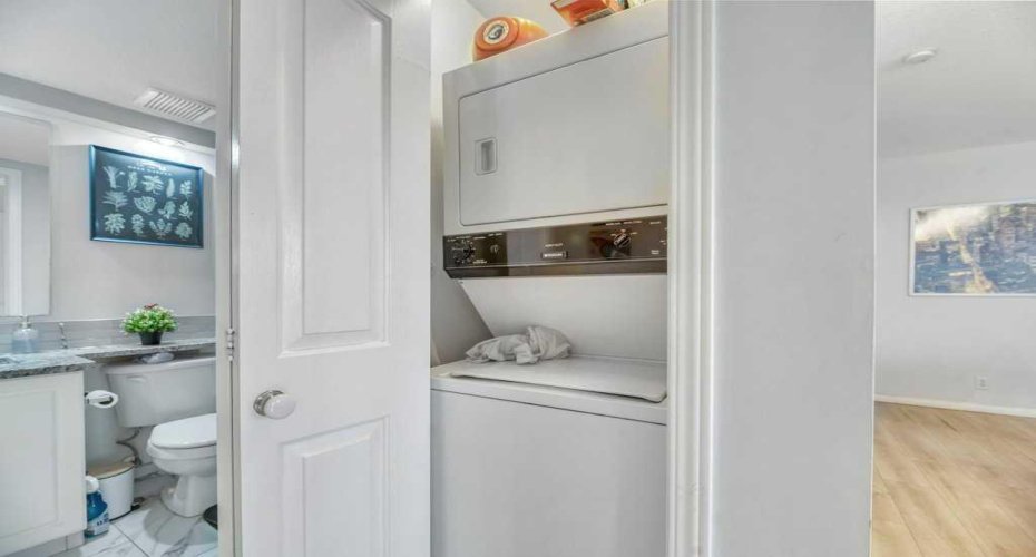 683 10 Street, Calgary, Alberta T2P 5G3, 2 Bedrooms Bedrooms, ,2 BathroomsBathrooms,Residential,For Sale,10,A2316040