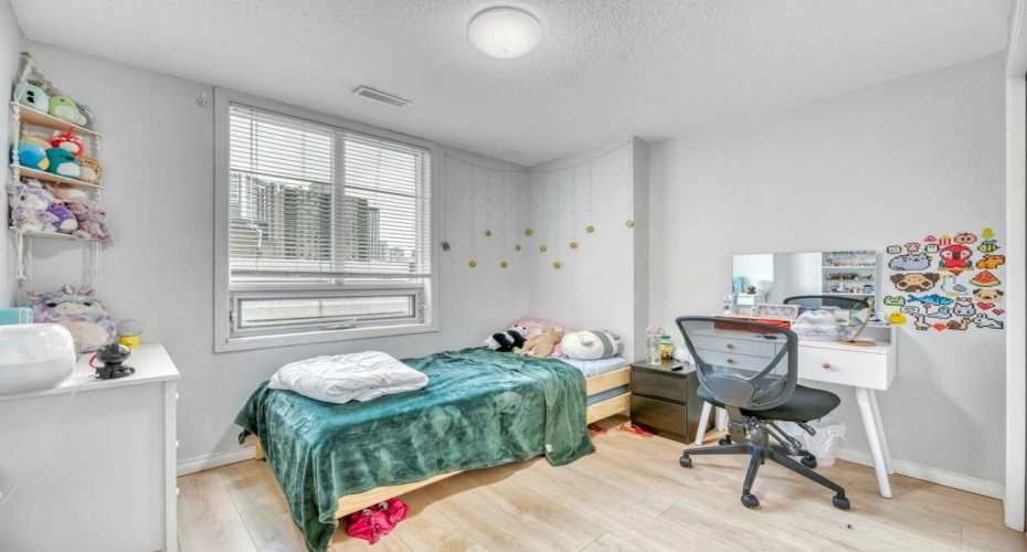 683 10 Street, Calgary, Alberta T2P 5G3, 2 Bedrooms Bedrooms, ,2 BathroomsBathrooms,Residential,For Sale,10,A2316040