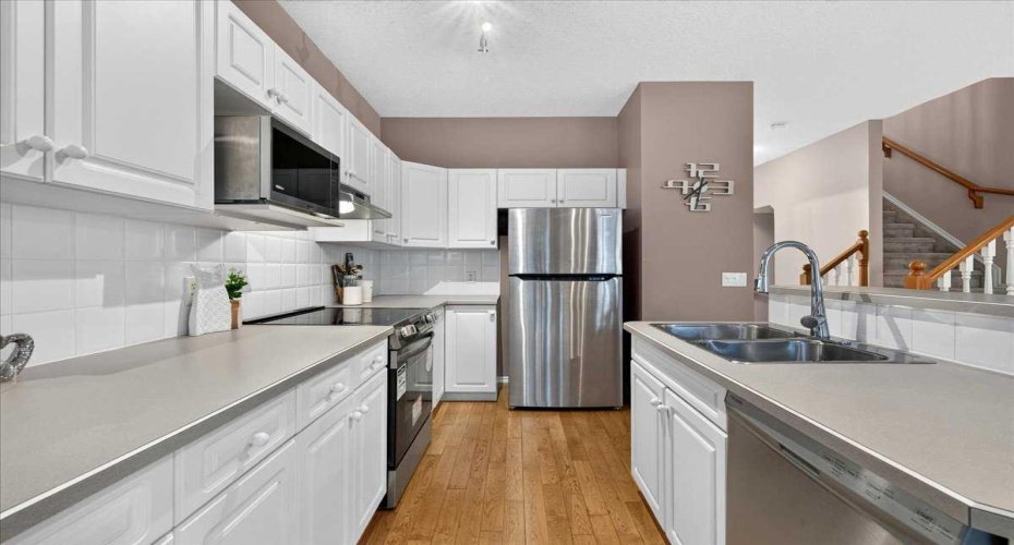 17 Edgeridge Terrace, Calgary, Alberta T3A 6C1, 2 Bedrooms Bedrooms, ,3 BathroomsBathrooms,Residential,For Sale,Edgeridge,A2322876