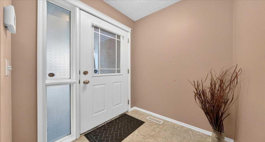 17 Edgeridge Terrace, Calgary, Alberta T3A 6C1, 2 Bedrooms Bedrooms, ,3 BathroomsBathrooms,Residential,For Sale,Edgeridge,A2322876