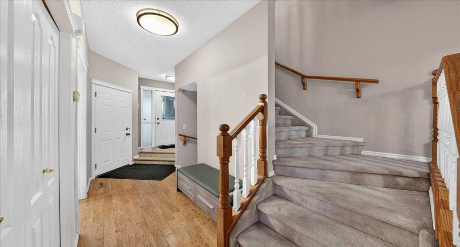 17 Edgeridge Terrace, Calgary, Alberta T3A 6C1, 2 Bedrooms Bedrooms, ,3 BathroomsBathrooms,Residential,For Sale,Edgeridge,A2322876