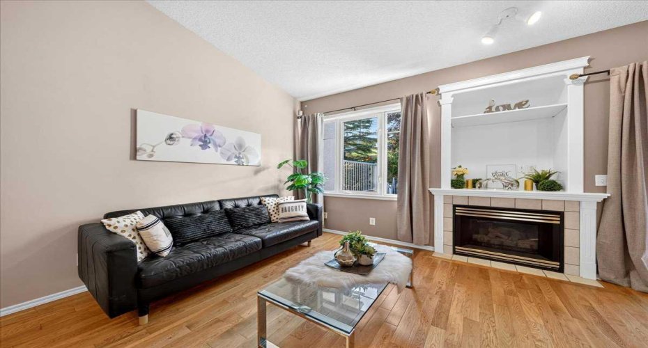 17 Edgeridge Terrace, Calgary, Alberta T3A 6C1, 2 Bedrooms Bedrooms, ,3 BathroomsBathrooms,Residential,For Sale,Edgeridge,A2322876