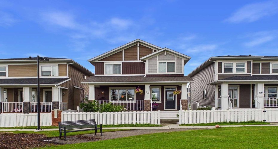 Welcome to Redstone with No Neighbours in the front - Just greenspace.