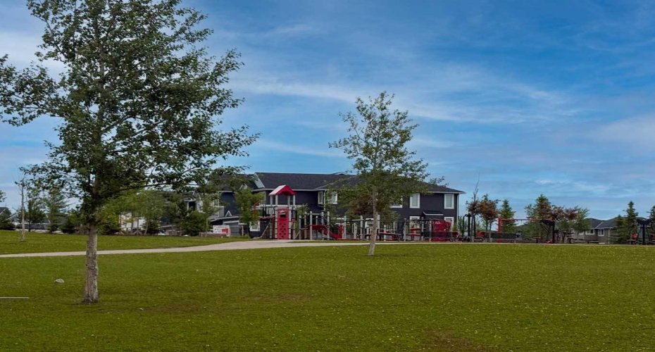 Neighbourhood Amenities: Enjoy the convenience of nearby walking paths and children's playgrounds, providing excellent opportunities for outdoor recreation, family activities, and an active lifestyle.