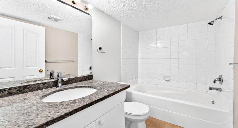 6224 17 Avenue, Calgary, Alberta T2A 7X8, 1 Bedroom Bedrooms, ,1 BathroomBathrooms,Residential,For Sale,17,A2325909