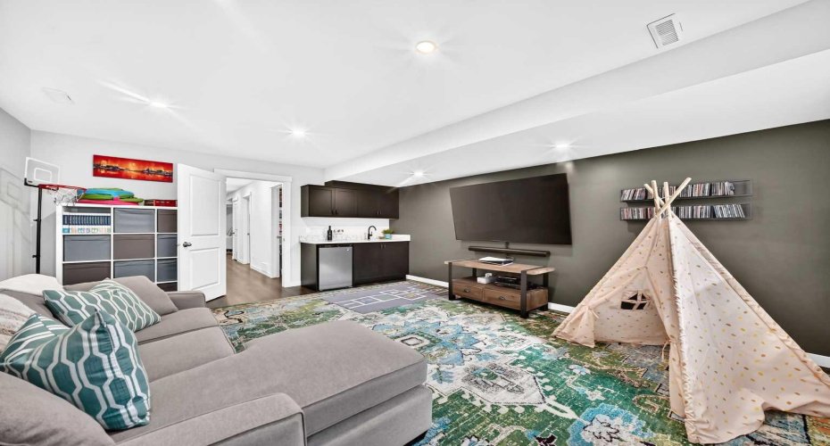 1416 43 Street, Calgary, Alberta T3C 2A2, 4 Bedrooms Bedrooms, ,4 BathroomsBathrooms,Residential,For Sale,43,A2325954