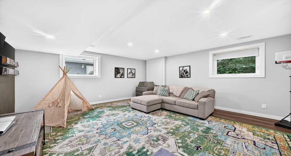 1416 43 Street, Calgary, Alberta T3C 2A2, 4 Bedrooms Bedrooms, ,4 BathroomsBathrooms,Residential,For Sale,43,A2325954