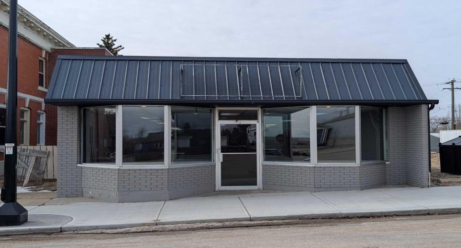 305 Main Street, Trochu, Alberta T0M2C0, ,Commercial,For Sale,Main,A2300473