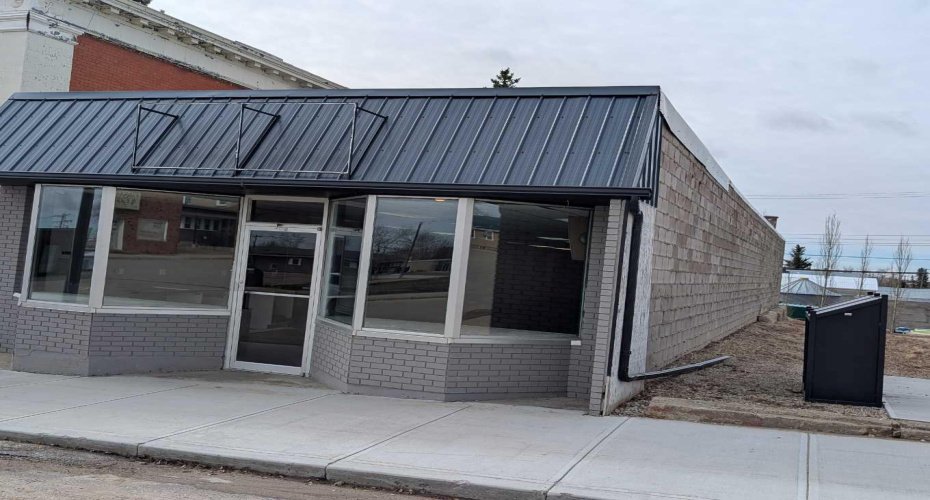 305 Main Street, Trochu, Alberta T0M2C0, ,Commercial,For Sale,Main,A2300473