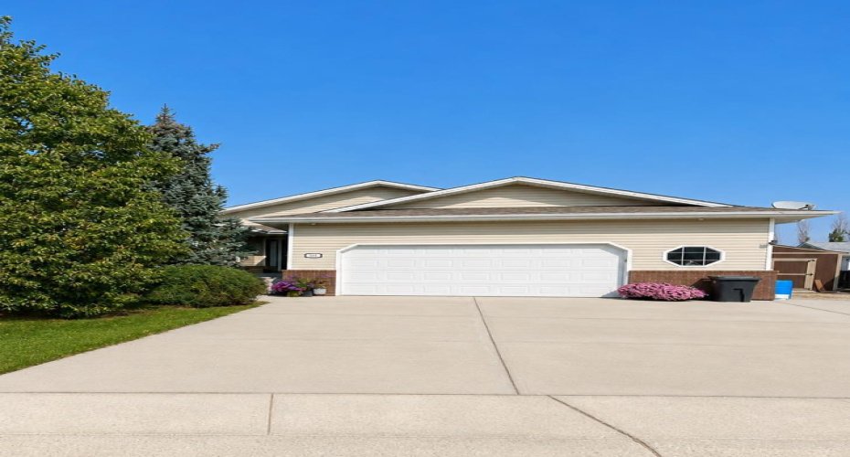 5508 49 Avenue, Alix, Alberta T0C 0B0, 4 Bedrooms Bedrooms, ,3 BathroomsBathrooms,Residential,For Sale,49,A2301189