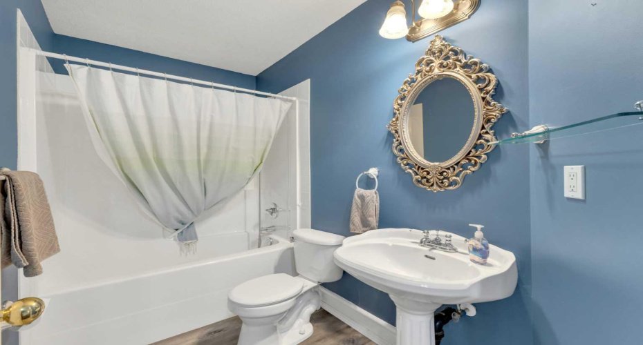 5508 49 Avenue, Alix, Alberta T0C 0B0, 4 Bedrooms Bedrooms, ,3 BathroomsBathrooms,Residential,For Sale,49,A2301189