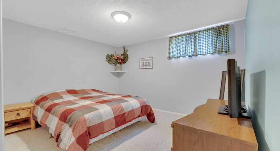 5508 49 Avenue, Alix, Alberta T0C 0B0, 4 Bedrooms Bedrooms, ,3 BathroomsBathrooms,Residential,For Sale,49,A2301189