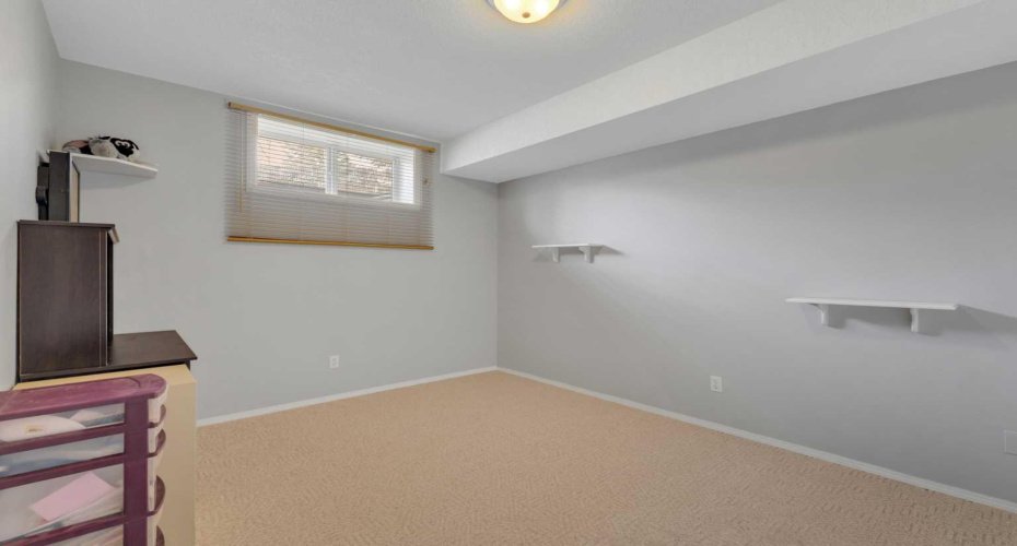 5508 49 Avenue, Alix, Alberta T0C 0B0, 4 Bedrooms Bedrooms, ,3 BathroomsBathrooms,Residential,For Sale,49,A2301189