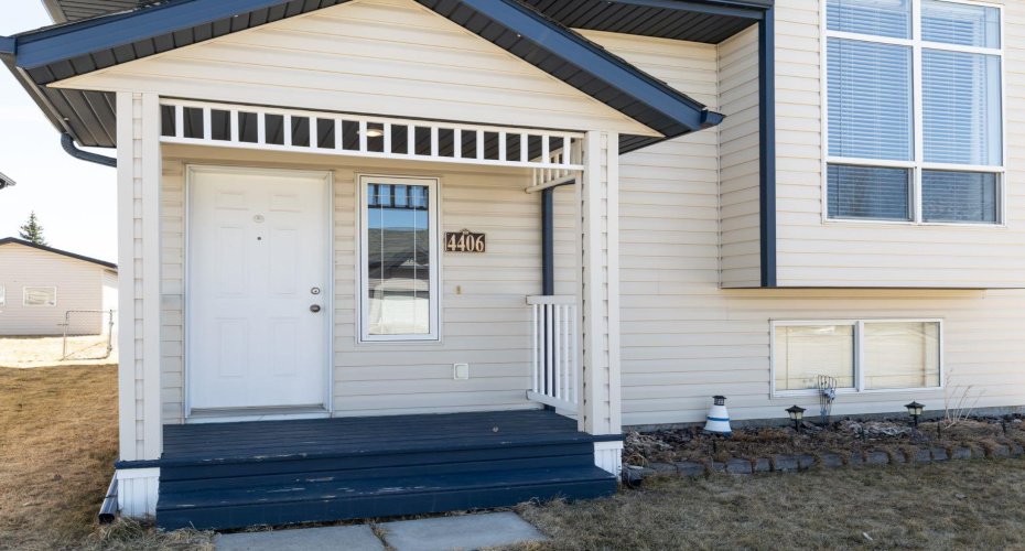 4406 54A Avenue Crescent, Innisfail, Alberta T4G1X5, 4 Bedrooms Bedrooms, ,2 BathroomsBathrooms,Residential,For Sale,54A,A2301230