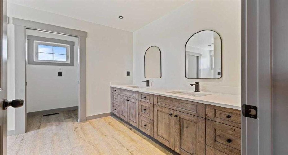 250051 Range Road 250, Rural Wheatland County, Alberta T1P 0M4, 5 Bedrooms Bedrooms, ,3 BathroomsBathrooms,Residential,For Sale,Range Road 250,A2303428