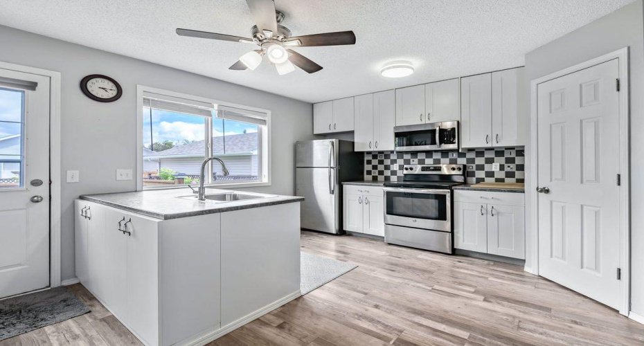 24 Cimarron Meadows Road, Okotoks, Alberta T1S 1T1, 3 Bedrooms Bedrooms, ,3 BathroomsBathrooms,Residential,For Sale,Cimarron Meadows,A2326385
