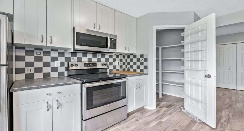 24 Cimarron Meadows Road, Okotoks, Alberta T1S 1T1, 3 Bedrooms Bedrooms, ,3 BathroomsBathrooms,Residential,For Sale,Cimarron Meadows,A2326385