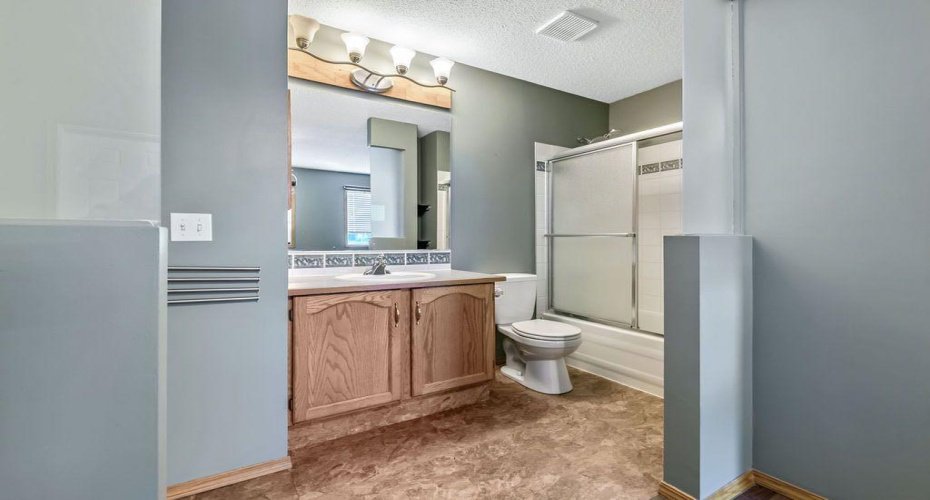 24 Cimarron Meadows Road, Okotoks, Alberta T1S 1T1, 3 Bedrooms Bedrooms, ,3 BathroomsBathrooms,Residential,For Sale,Cimarron Meadows,A2326385