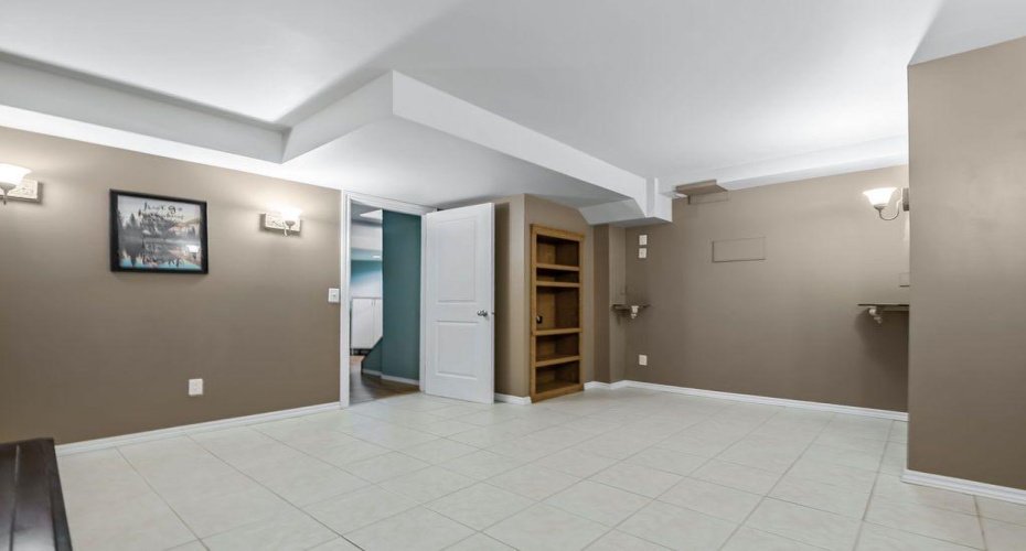 24 Cimarron Meadows Road, Okotoks, Alberta T1S 1T1, 3 Bedrooms Bedrooms, ,3 BathroomsBathrooms,Residential,For Sale,Cimarron Meadows,A2326385
