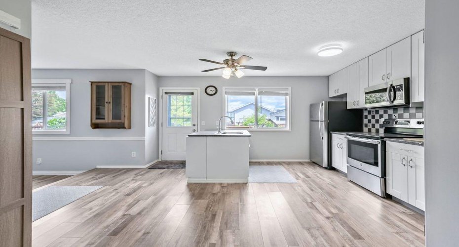 24 Cimarron Meadows Road, Okotoks, Alberta T1S 1T1, 3 Bedrooms Bedrooms, ,3 BathroomsBathrooms,Residential,For Sale,Cimarron Meadows,A2326385