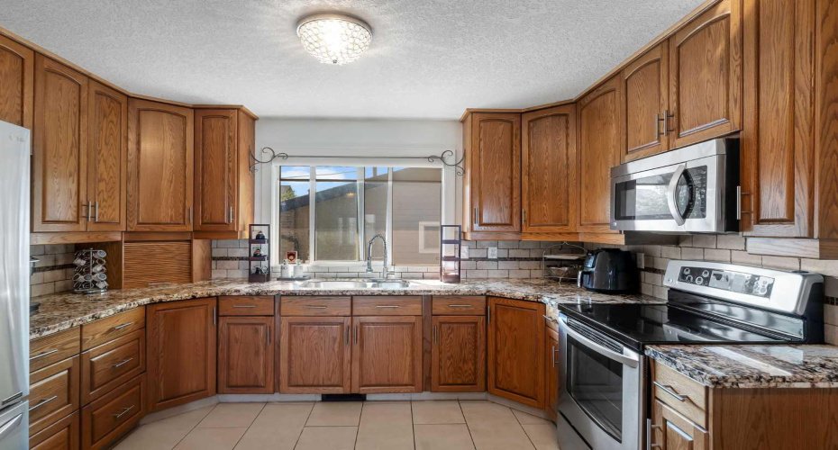 700 West Chestermere Drive, Chestermere, Alberta T1X 1B5, 4 Bedrooms Bedrooms, ,3 BathroomsBathrooms,Residential,For Sale,West Chestermere,A2326508