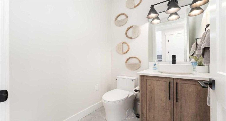 524 Waterford Grove, Chestermere, Alberta T1X 2Z9, 3 Bedrooms Bedrooms, ,3 BathroomsBathrooms,Residential,For Sale,Waterford,A2326535