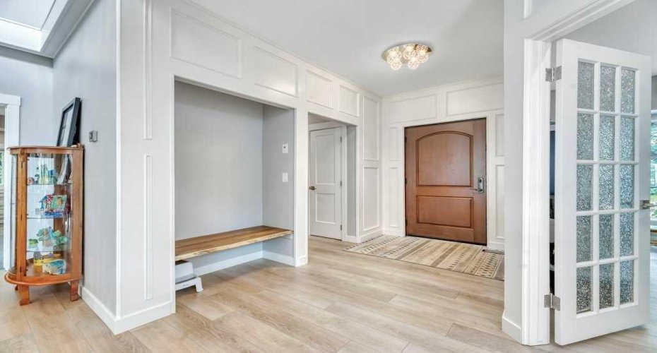 Spacious Front Entry