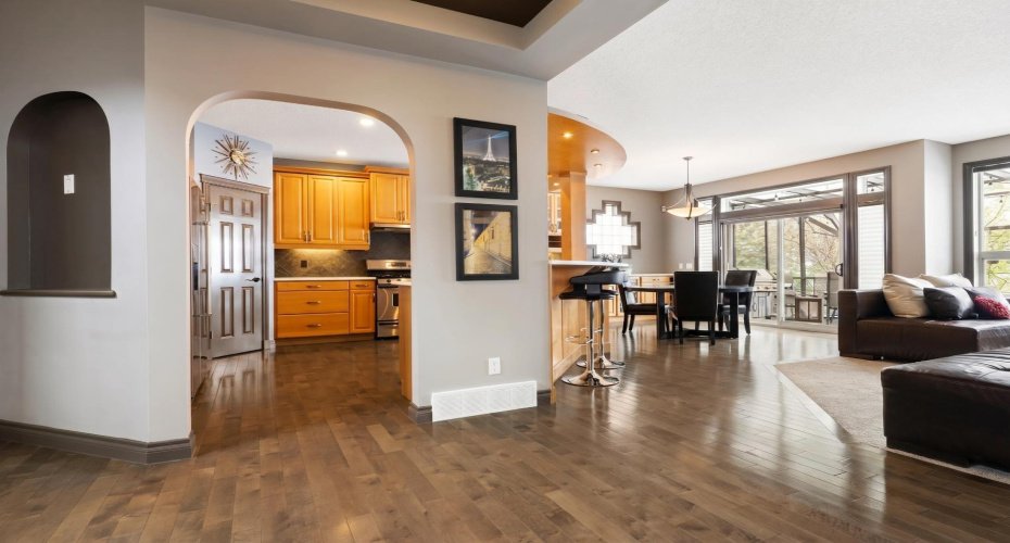 Arched Entry to Kitchen