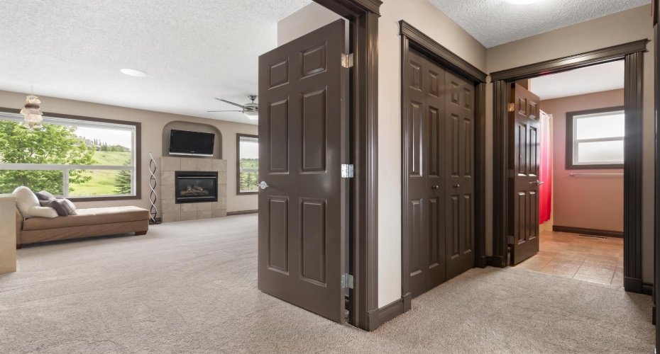 4 Piece Main Bath & Double Door Entry to Primary Suite