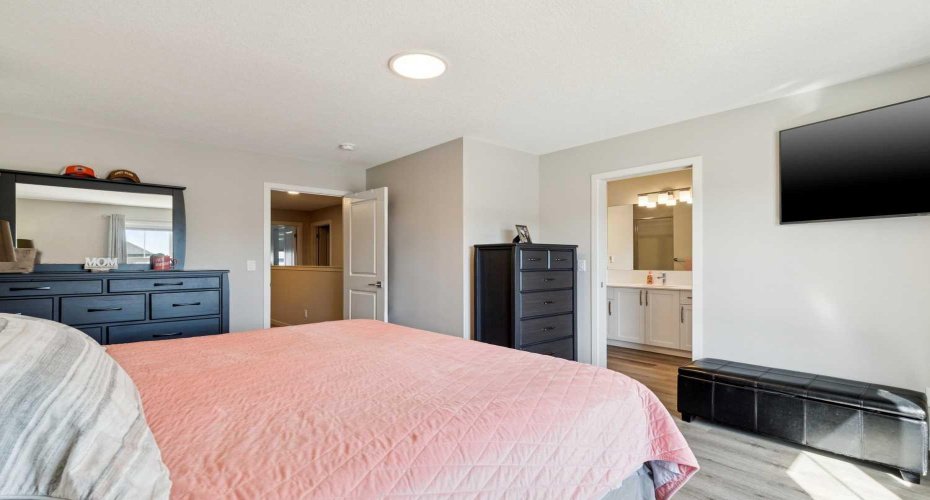 93 Wolf Gate, Okotoks, Alberta T1S 5T9, 2 Bedrooms Bedrooms, ,4 BathroomsBathrooms,Residential,For Sale,Wolf,A2326622