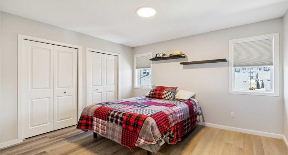 Second upper bedroom
