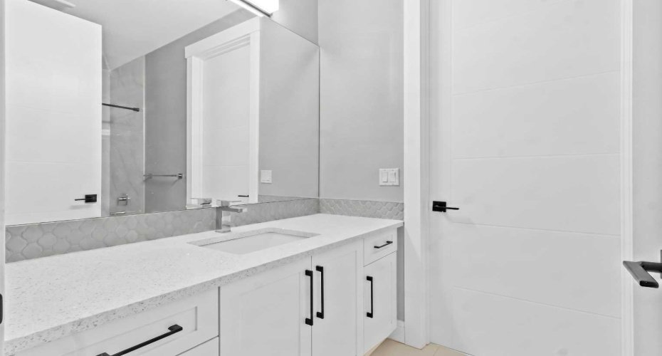 Ensuite Bathroom 2