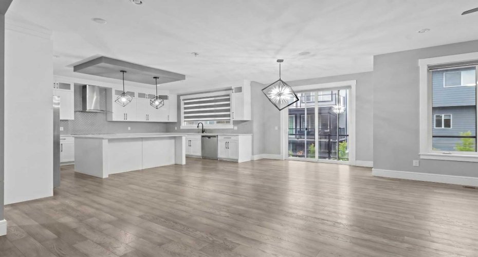 Kitchen & Dining