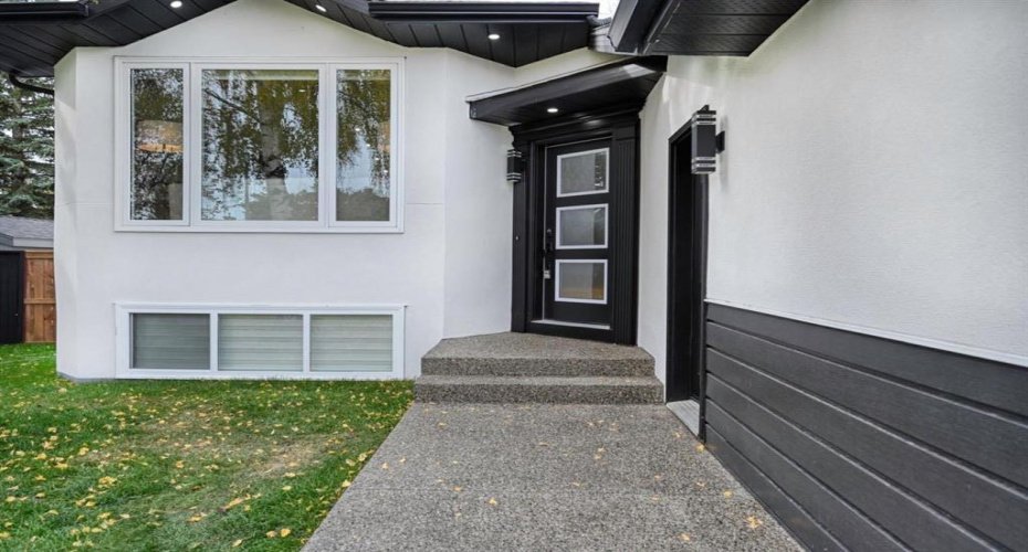 941 west chestermere Drive, Chestermere, Alberta t1x1b7, 4 Bedrooms Bedrooms, ,3 BathroomsBathrooms,Residential,For Sale,west chestermere,A2326780