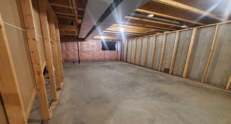 1045 West Lakeview Drive, Chestermere, Alberta T1X2T2, 3 Bedrooms Bedrooms, ,3 BathroomsBathrooms,Residential,For Sale,West Lakeview,A2326793