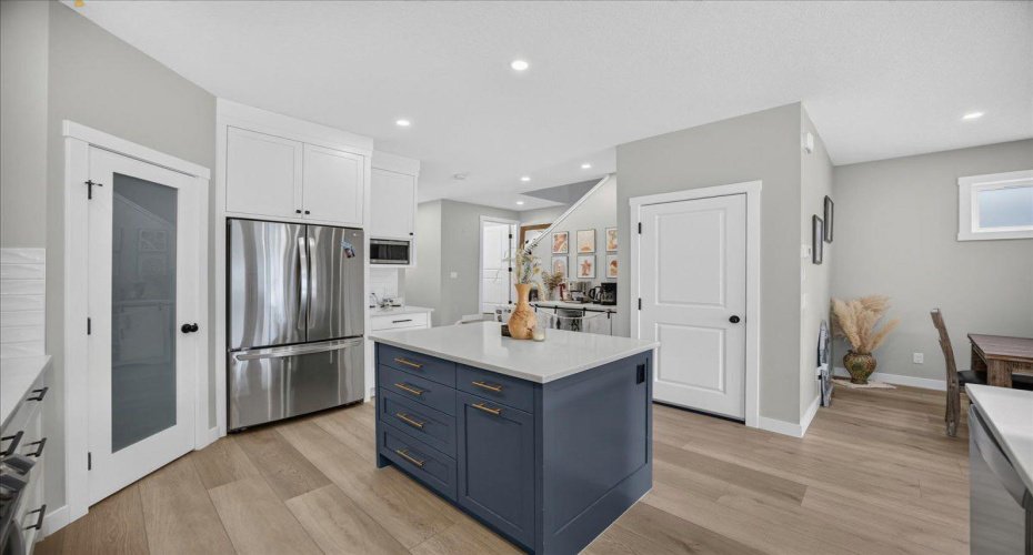 4620 81 Street, Calgary, Alberta T3B2P6, 4 Bedroom Bedrooms, 0 ,4 BathroomBathrooms,Residential,For Sale,81,0,A2325957