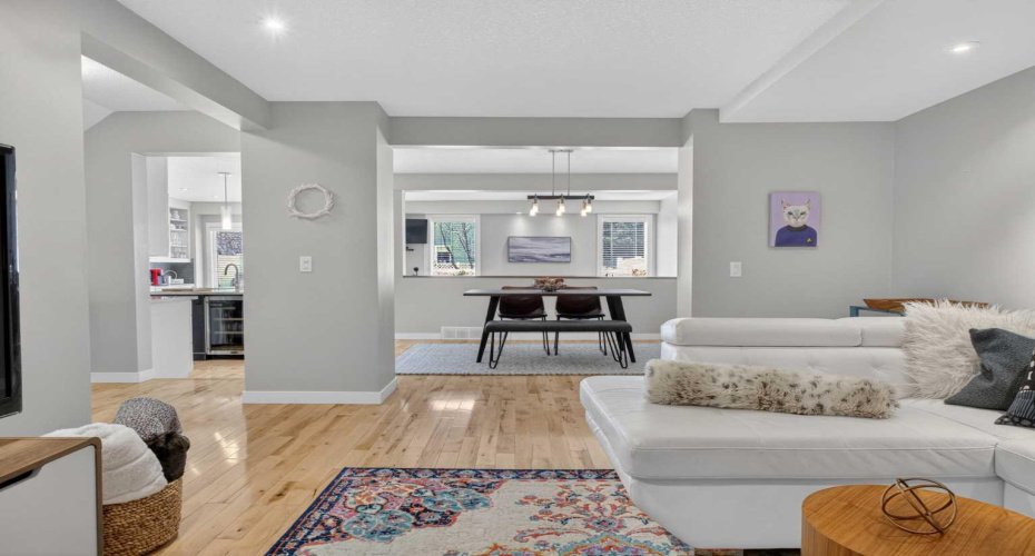 12 Wood Crescent, Calgary, Alberta T2W 4B4, 2 Bedroom Bedrooms, 0 ,4 BathroomBathrooms,Residential,For Sale,Wood,0,A2325999