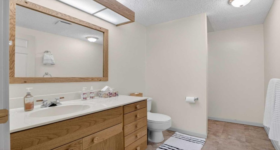 12 Wood Crescent, Calgary, Alberta T2W 4B4, 2 Bedroom Bedrooms, 0 ,4 BathroomBathrooms,Residential,For Sale,Wood,0,A2325999