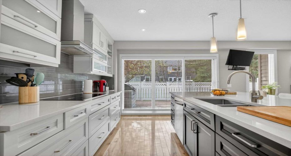 12 Wood Crescent, Calgary, Alberta T2W 4B4, 2 Bedroom Bedrooms, 0 ,4 BathroomBathrooms,Residential,For Sale,Wood,0,A2325999