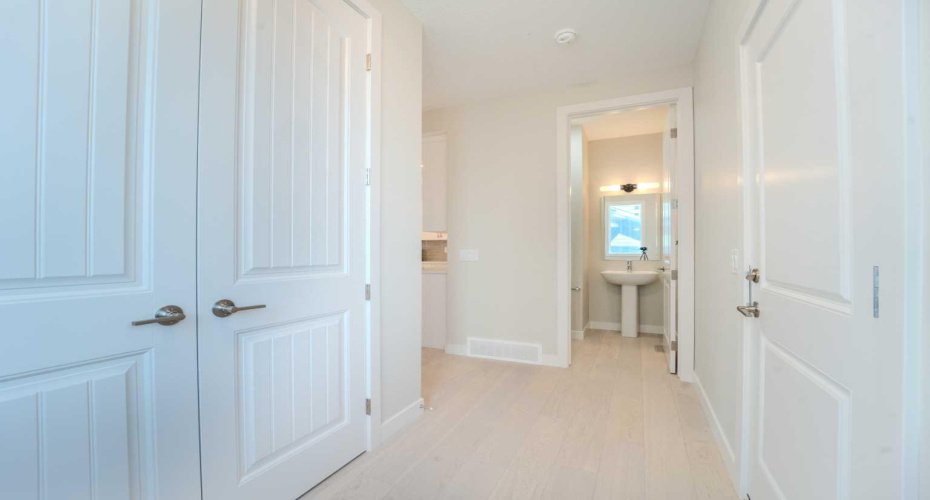 124 Waterford Way, Chestermere, Alberta T1X3A2, 3 Bedrooms Bedrooms, ,3 BathroomsBathrooms,Residential,For Sale,Waterford,A2326843