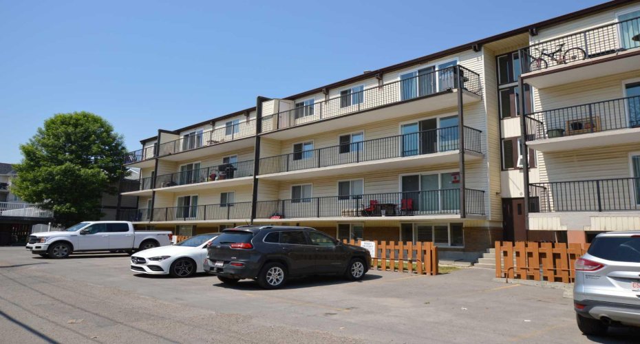 635 56 Avenue, Calgary, Alberta T2V0G9, 2 Bedroom Bedrooms, 0 ,1 BathroomBathrooms,Residential,For Sale,56,0,A2287910