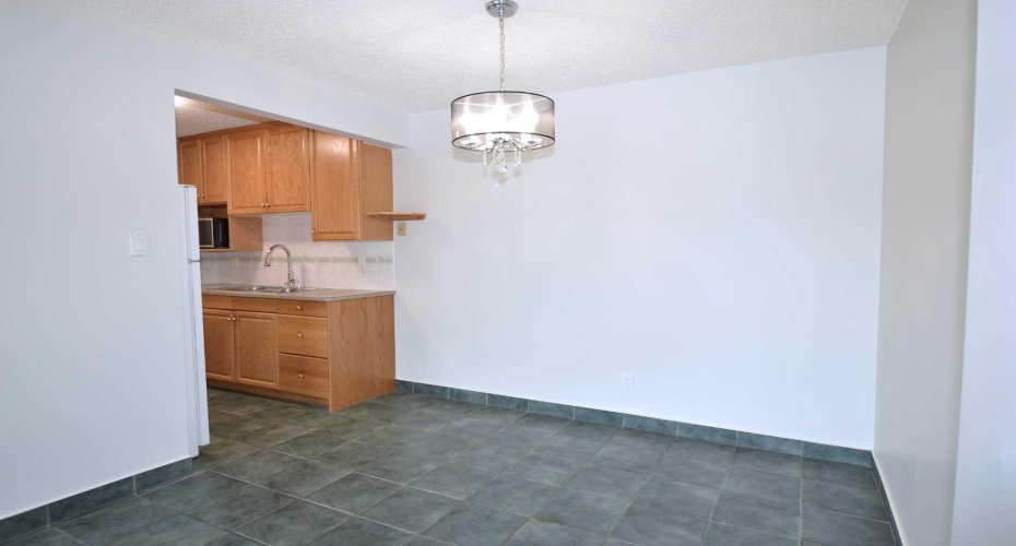 635 56 Avenue, Calgary, Alberta T2V0G9, 2 Bedroom Bedrooms, 0 ,1 BathroomBathrooms,Residential,For Sale,56,0,A2287910