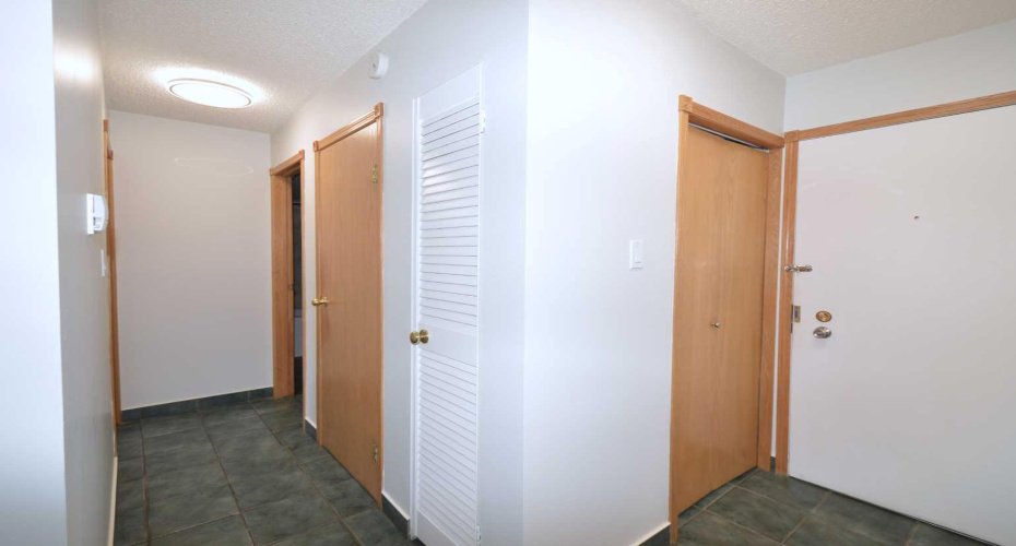 635 56 Avenue, Calgary, Alberta T2V0G9, 2 Bedroom Bedrooms, 0 ,1 BathroomBathrooms,Residential,For Sale,56,0,A2287910